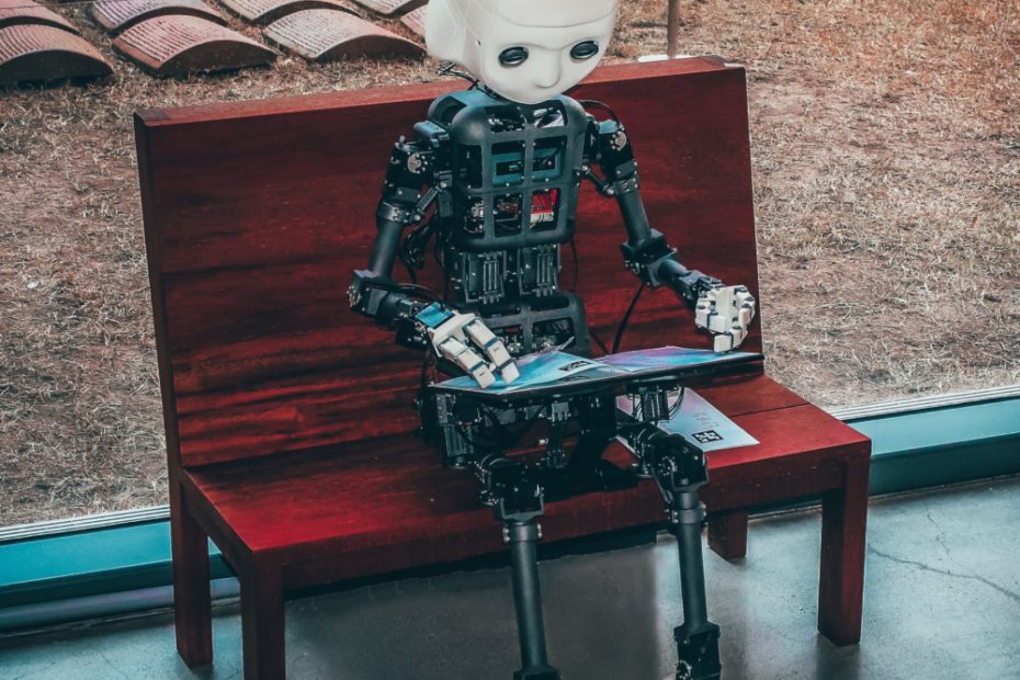 Artificial intelligence robot trying to write online marketing content